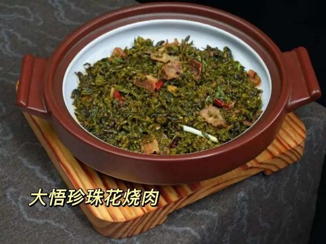 疑似杨超越在工厂打工时的照片曝光!网友炸了:这妥妥的厂花啊!