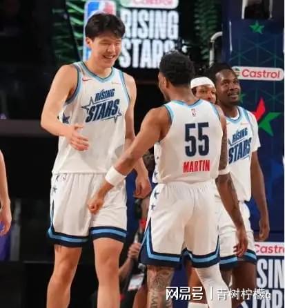 遭解约不到1天!29岁外援官宣新东家 社媒感谢申花+离谱写错队名