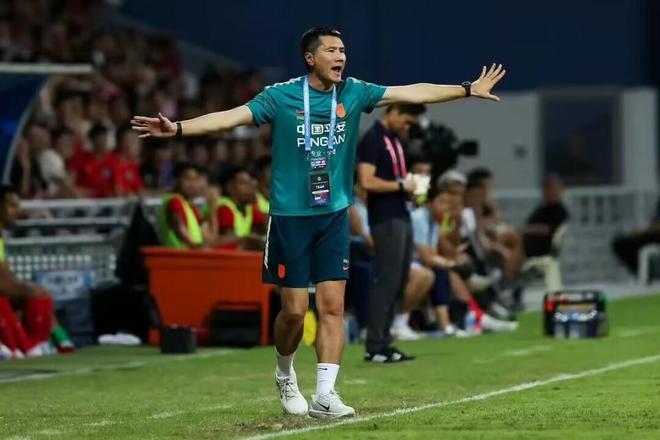 宏远早报！小陈总霸气决定，朱芳雨完成交接正式离队，04锋线将续约！