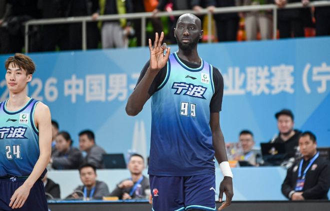 双向合同3人已满!火箭官宣签约佩杜拉:上赛季当选发展联盟最佳新秀
