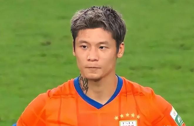 重庆铜梁龙2:3不敌上海海港六轮不胜,向余望点球破门莱昂纳多梅开二度