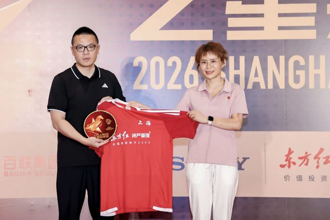 香港知名女星退圈多年风韵犹存,嫁印度籍老公,40岁高龄生女