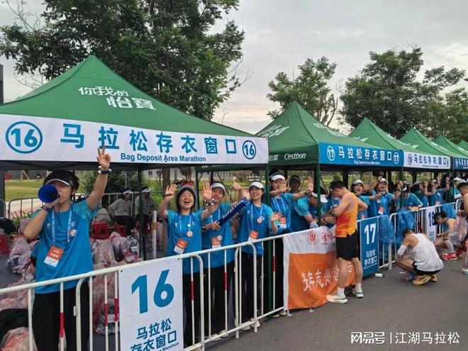 炸裂!亚航排泄事件后续:阿姨自曝原因,目击乘客发声,厕所就在5米远