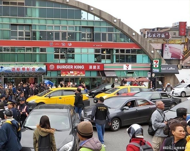 25岁超模凯雅罕见谈哥哥:他挣扎了十年,一个月后他走了