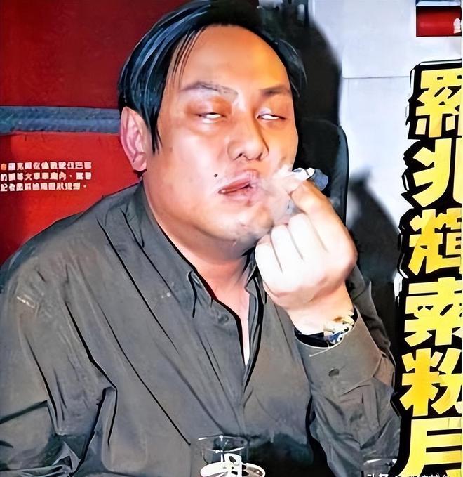 陈冠希在英国坐地铁，穿1w4牛仔衣配千元凉鞋，不看脸又潮又帅