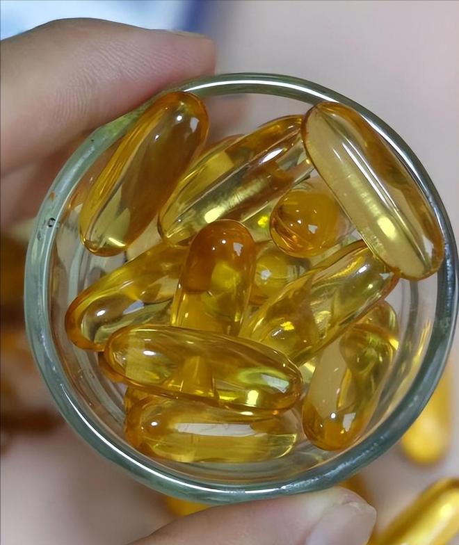 吉鲁担任评论员遭球迷批评,有人呼吁将其撤下世界杯解说席