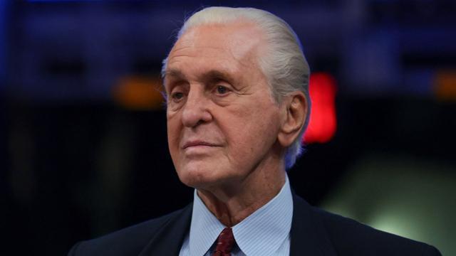 美媒终于说了句实话!解放军空爆弹头一落,碉堡还在,人没了!