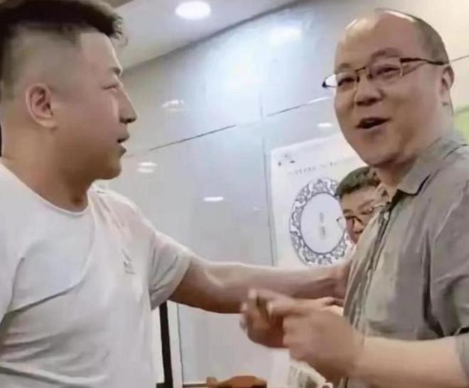 铜梁龙将士到安居古城“过端午”,刘建业包粽子“汗颜了”