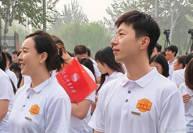 从1986年到现在,萨卡里母女同闯巡回赛决赛,双双遗憾止步亚军