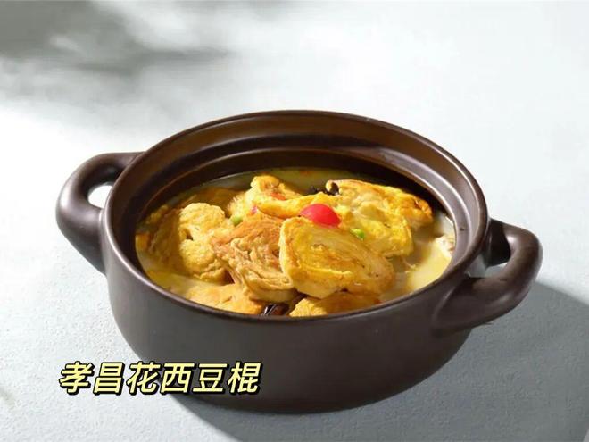 疑似杨超越在工厂打工时的照片曝光!网友炸了:这妥妥的厂花啊!