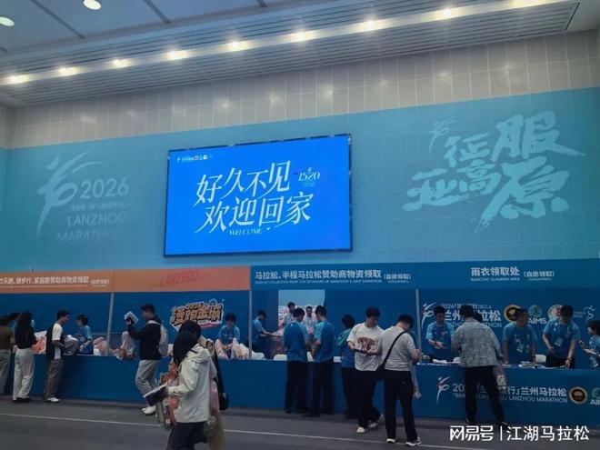 炸裂!亚航排泄事件后续:阿姨自曝原因,目击乘客发声,厕所就在5米远