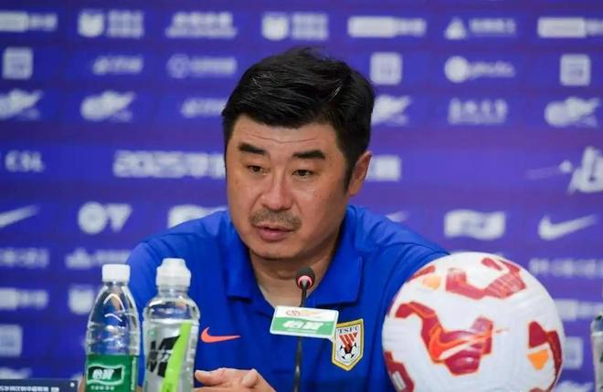 重庆铜梁龙2:3不敌上海海港六轮不胜,向余望点球破门莱昂纳多梅开二度