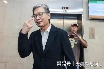 “充电媛”引港媒关注，美女深夜充电桩旁徘徊，疑为车主提供“等待陪伴”