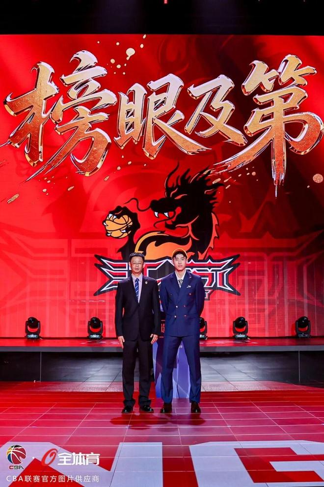 重磅!曝詹姆斯目前正被名记调查 品牌赞助直升机遭联盟老板质疑