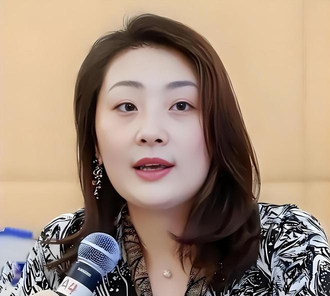 傅首尔前夫发文痛斥网红“留几手”,力挺前妻:是我最佩服的女性之一