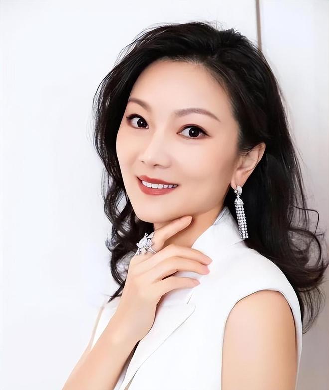3分险胜！张子宇19分钟轰24+11，杨舒予12+6盘活全队，宫鲁鸣放心