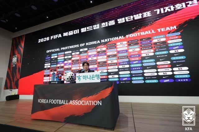 新疆24岁妈妈诞下五胞胎,养娃7个月爸爸暴瘦22斤:1男4女,一个月喝40罐奶粉、一天用30多片尿不湿,妈妈还喂母乳