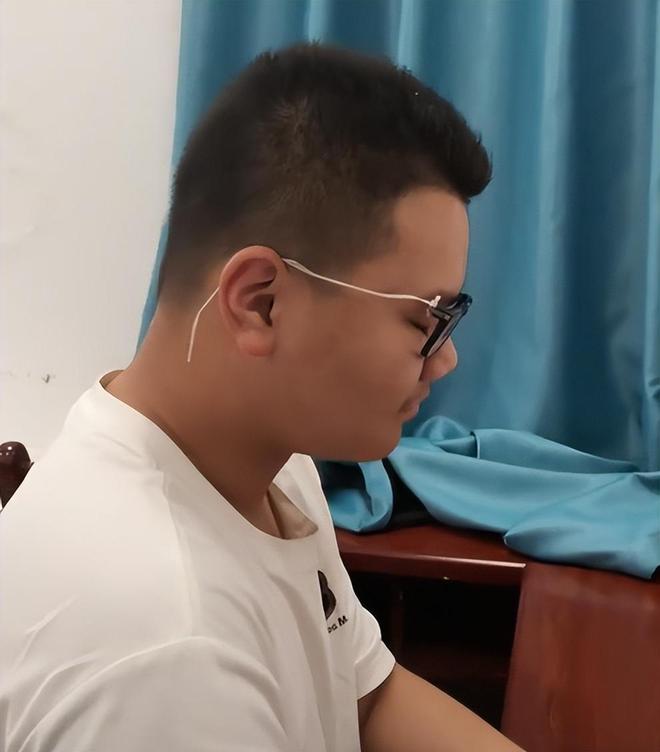 希罗社媒晒拳击训练照，此前曾与阿德巴约发生肢体冲突