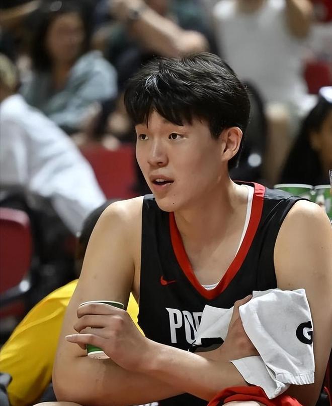 美国夫妻46万美元拍下一栋百年废弃豪宅,拿到钥匙后傻眼:整片房子都被“它们”占领了……