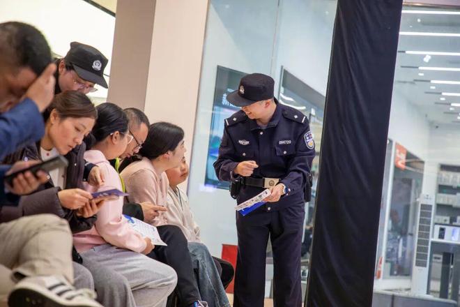 名记：巴尔科拉在巴黎的未来仍不确定，尚未做出任何决定