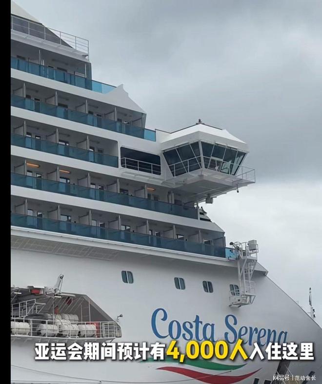 香港奴性十足,澳门媒体批评其双标:外国人光膀子大闹没事,内地人喝口水就挨罚!评论区一片怒火