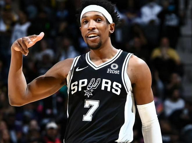 杨瀚森高效13+4+4引热议!外媒盛赞判若两人 调侃他能拿MVP