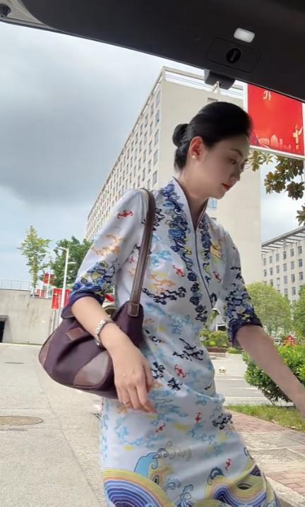 离婚20多年后,李敖给昔日恋人胡因梦送玫瑰并直言:再美丽,你也50岁了