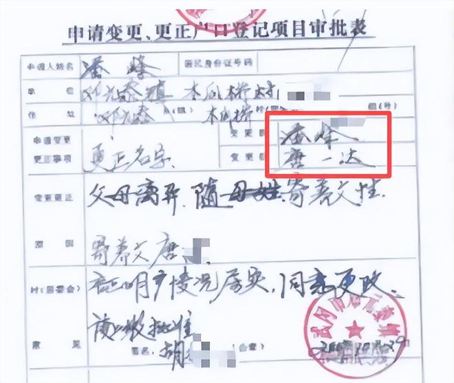 曾在申花并肩作战,马莱莱与阿马杜交换球衣并合影留念
