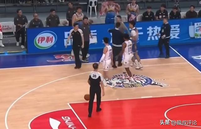 6轮不胜却依旧一骑绝尘,中超追赶球队也跟着摆烂,成都蓉城夺冠也不光荣